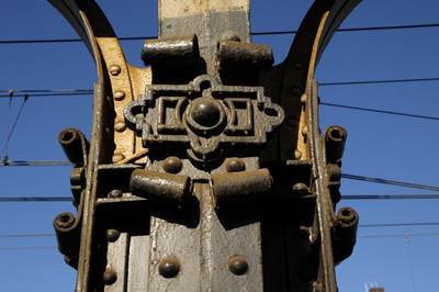 900492 Detail van de constructie van de perronkap van het N.S.-station Utrecht Centraal (Centraal Station) te Utrecht.